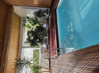 Aux Quatre Coins du Monde - CHAMPVOUX